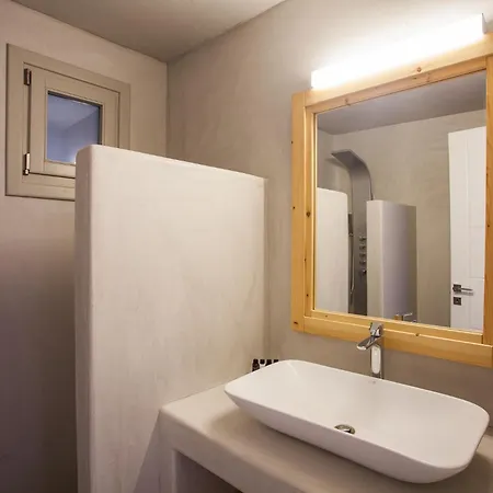 Myconian Platinum Superior & Junior * קלפטיס